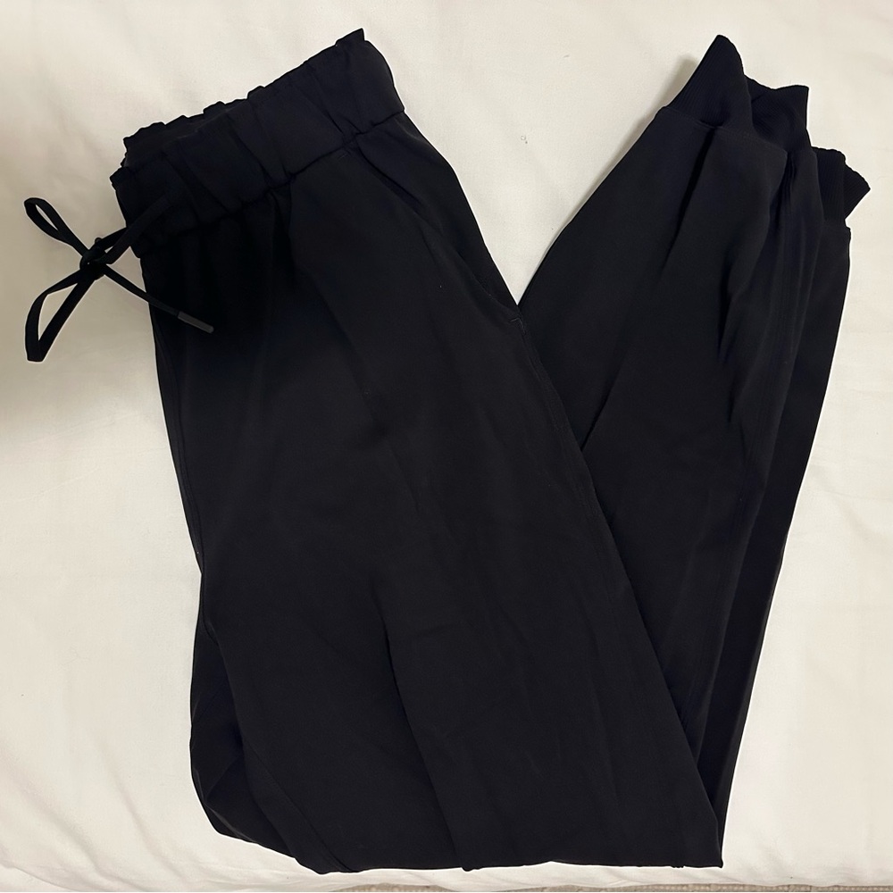 Lululemon women’s joggers